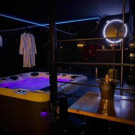 Hotel del amor Loveroom Avec Jacuzzi 01 *