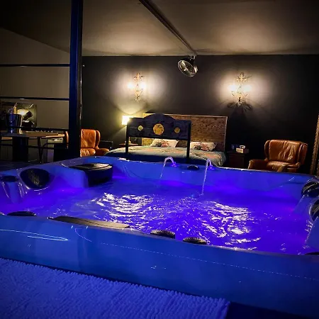 Loveroom Avec Jacuzzi 01