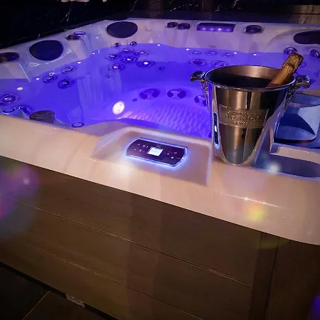 Loveroom Avec Jacuzzi 01 Hotel del amor Chazey-sur-Ain